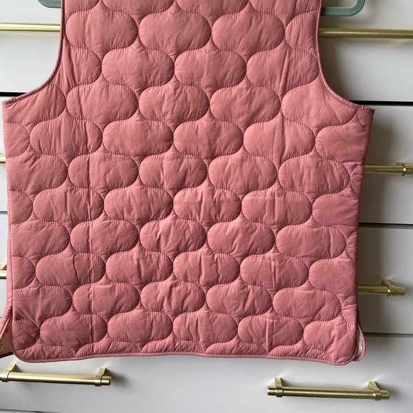 Barbour Quilted Vest with floral pattern lining - Picture 5 of 5